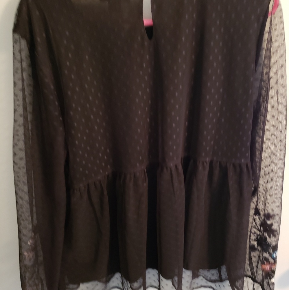 Beautiful Blouse - Picture 2 of 4